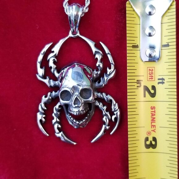 Truly creepy skull spider necklace, NWOT - Picture 6 of 9